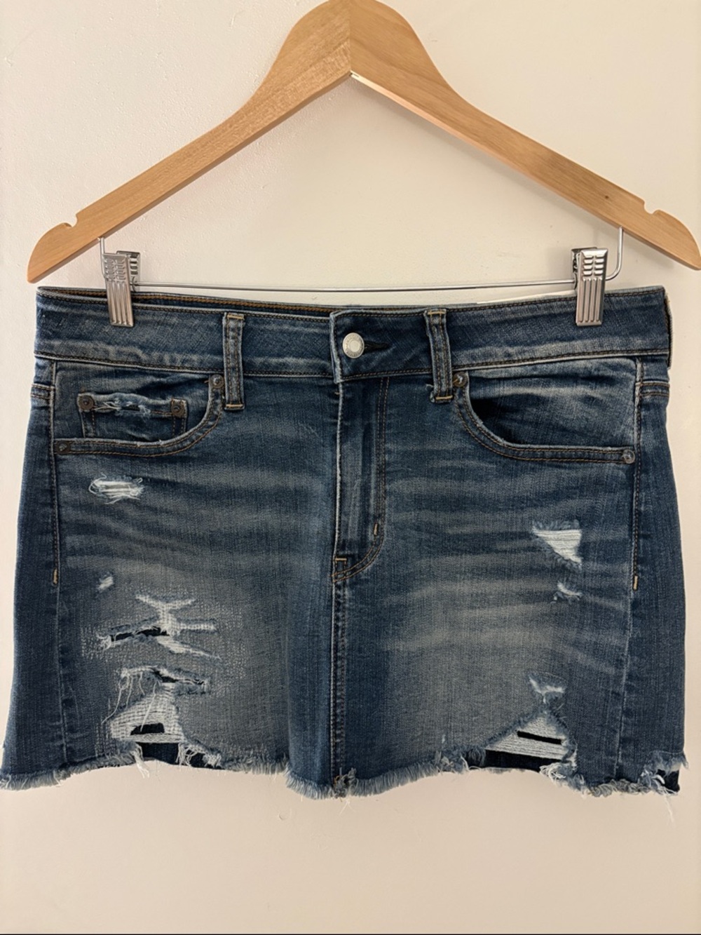 NWT American Eagle Outfitters Distressed Dark Super StretchDenim Mini Skirt SZ 8